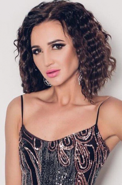 Накрутились и проиграли: Бузова, Польна и другие звезды с некрасивыми кудрями