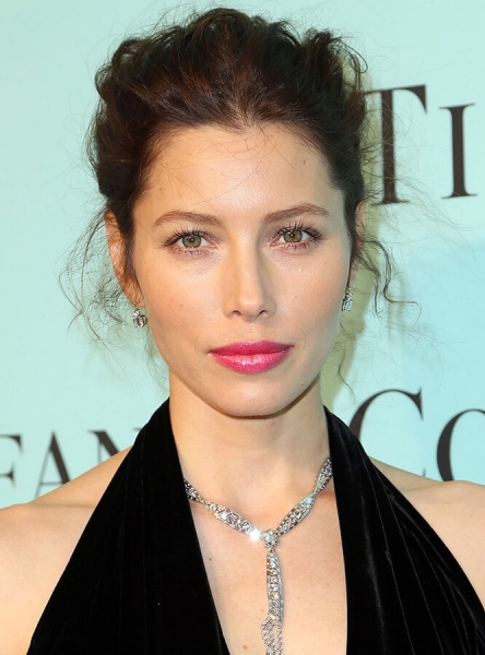 Не надо так! 8 образов, когда яркая помада все портит, — учимся на ошибках звезд