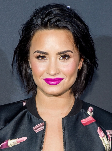 Не надо так! 8 образов, когда яркая помада все портит, — учимся на ошибках звезд