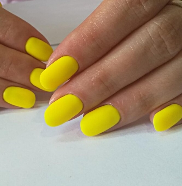 Неоновые ногти: 30 идей модного летнего маникюра