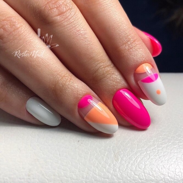 Неоновые ногти: 30 идей модного летнего маникюра