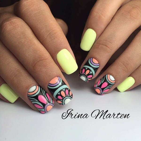 Неоновые ногти: 30 идей модного летнего маникюра