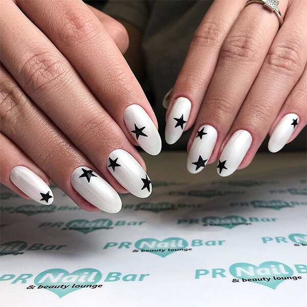 Непошлый маникюр с дизайном: 30 идей, которые стоит повторить