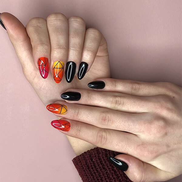 Непошлый маникюр с дизайном: 30 идей, которые стоит повторить