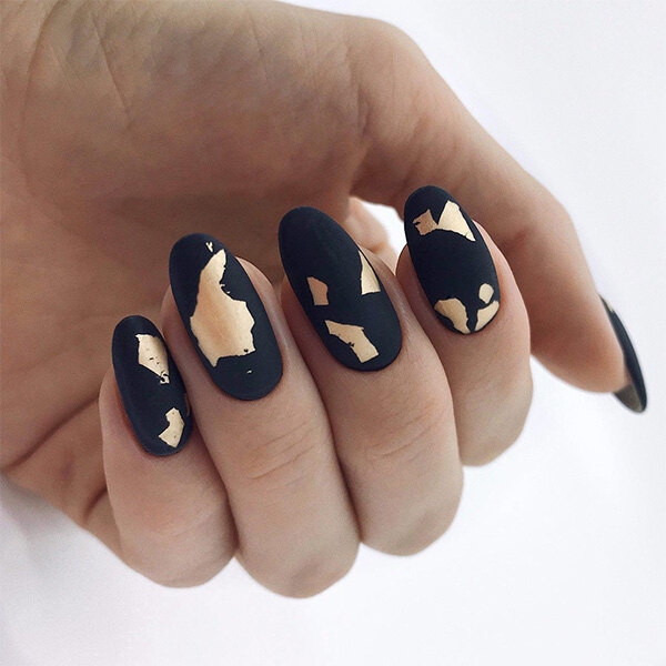 Непошлый маникюр с дизайном: 30 идей, которые стоит повторить