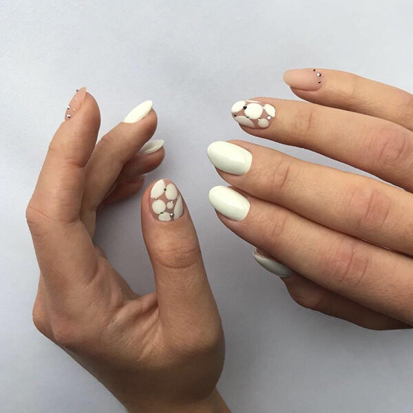 Непошлый маникюр с дизайном: 30 идей, которые стоит повторить