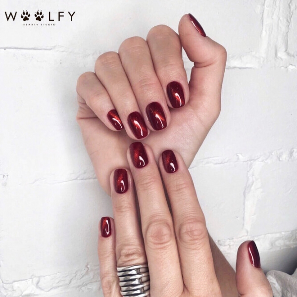 Нескучная классика: 25 модных идей для поклонниц красного маникюра