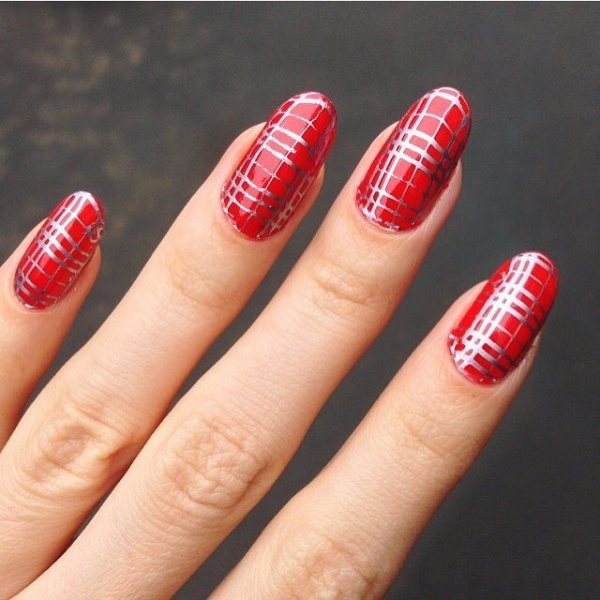 Нескучная классика: 25 модных идей для поклонниц красного маникюра