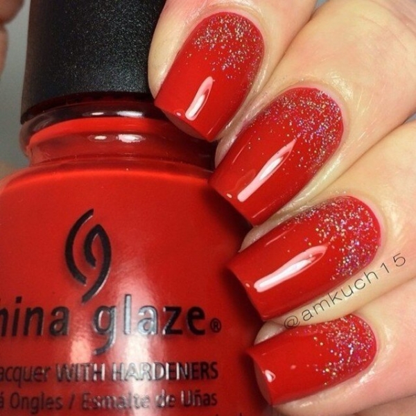 Нескучная классика: 25 модных идей для поклонниц красного маникюра