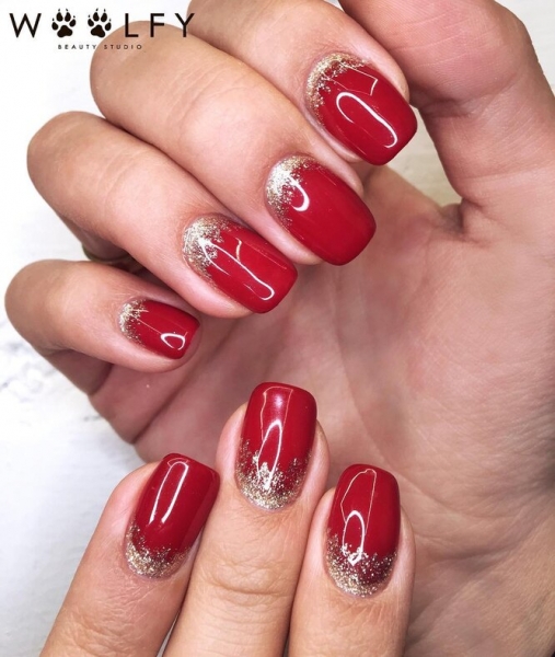 Нескучная классика: 25 модных идей для поклонниц красного маникюра