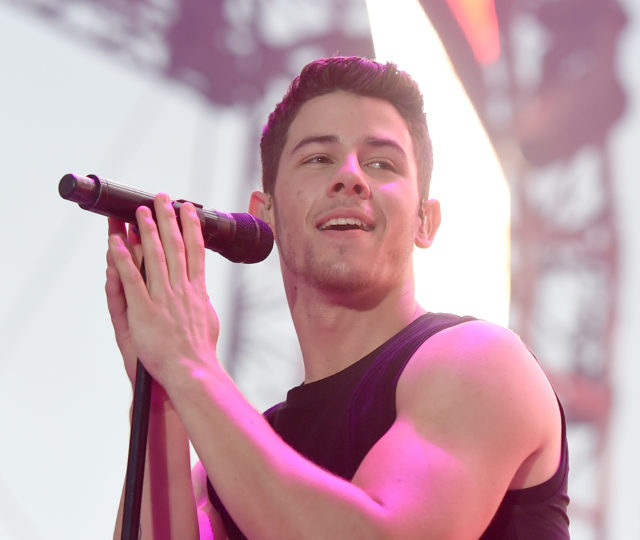 Ник Джонас госпитализирован во время съемок