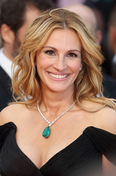 Нюд не к лицу: кого из звезд портит светлая помада