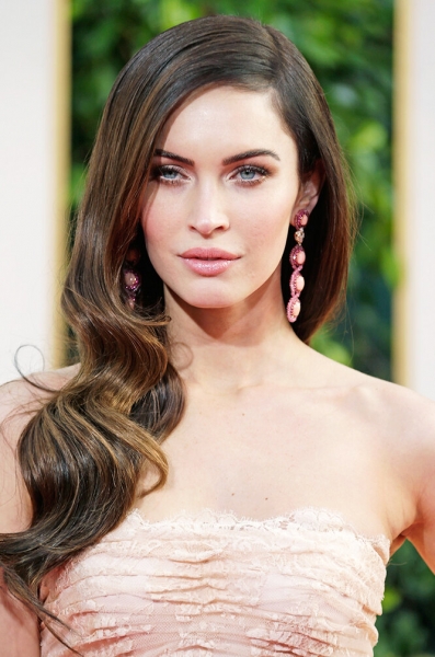 Нюд не к лицу: кого из звезд портит светлая помада