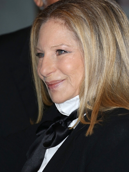 Нос с горбинкой: 10 звезд, которые не делают ринопластику — и правильно!