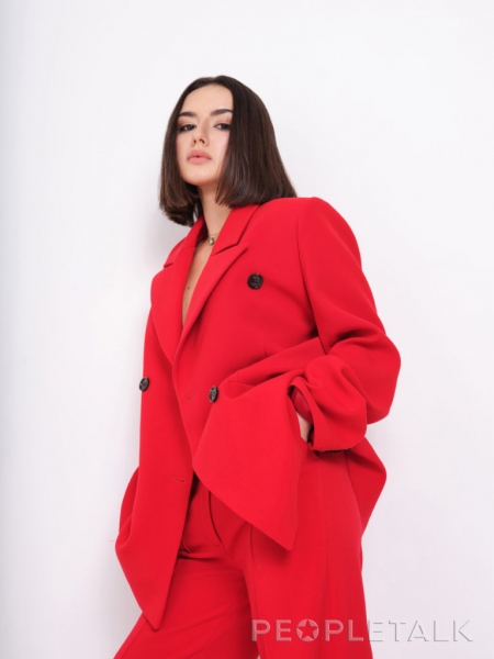 Новое поколение: дочь Егора Дружинина Александра о родителях, танцах и отношении к популярности