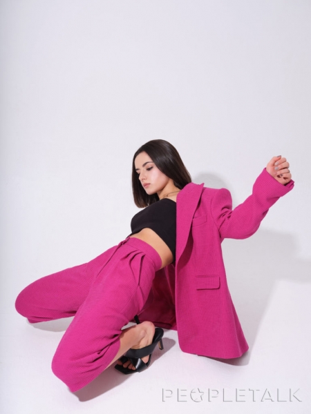 Новое поколение: дочь Егора Дружинина Александра о родителях, танцах и отношении к популярности