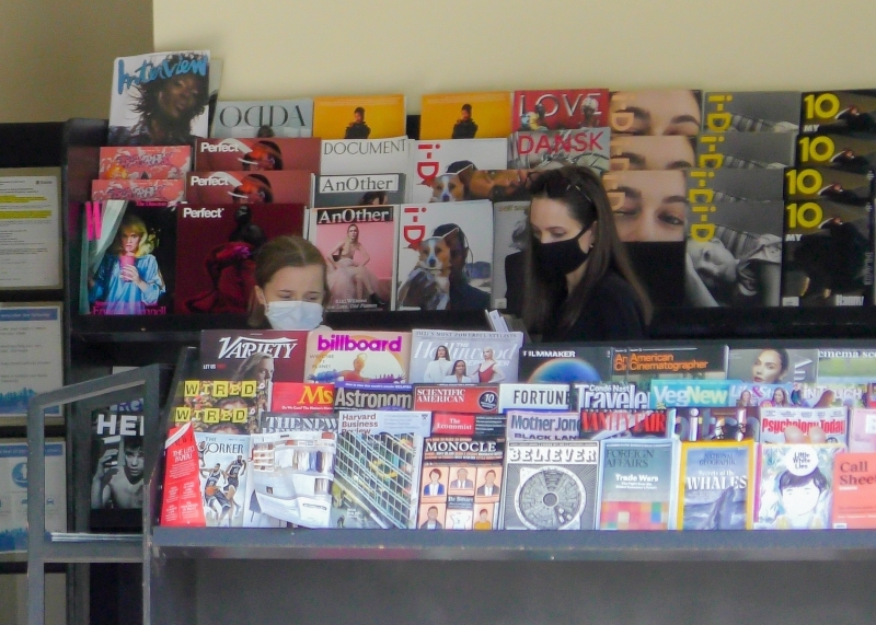 Новый выход: Анджелина Джоли с дочкой на шопинге