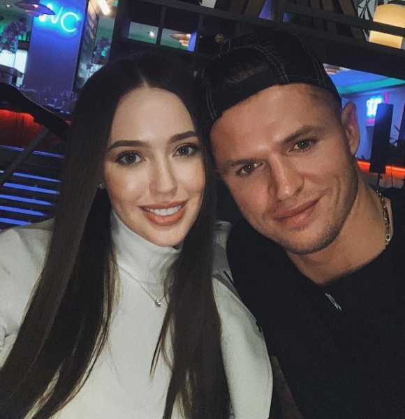 Официально: Дмитрий Тарасов и Анастасия Костенко ждут третьего ребенка