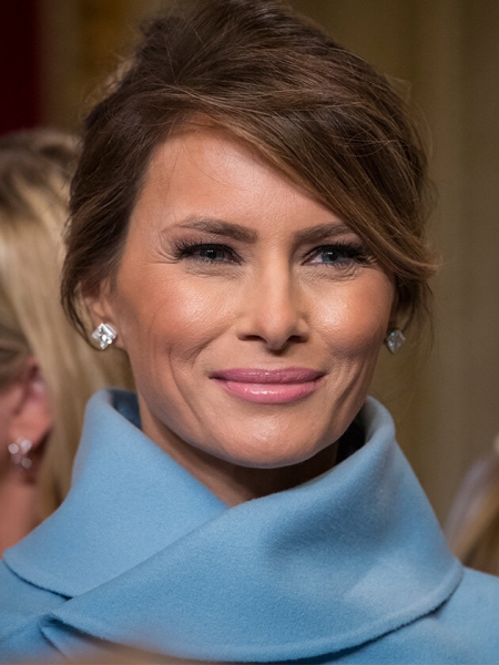 Ольга Бузова или Эмилия Кларк? Звездные ровесницы: кто выглядит моложе?