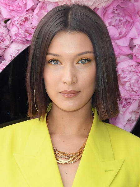 Ольга Бузова или Эмилия Кларк? Звездные ровесницы: кто выглядит моложе?