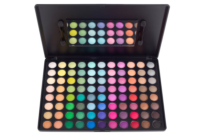 Она тебе не нужна: бесполезная косметика, на которую не стоит тратить деньги