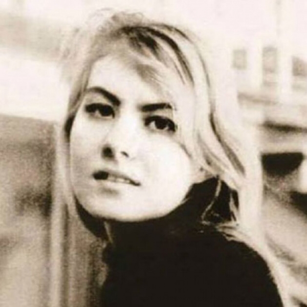 От бровей-ниточек до модного контуринга: 25 ярких образов Ренаты Литвиновой