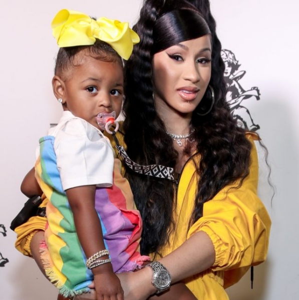 От куртки Майкла Джексона до пони: самые дорогие подарки звездных детей