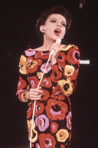 От Памелы Андерсон до&nbsp;леди Ди: гениальные перевоплощения актрис в&nbsp;звезд прошлого