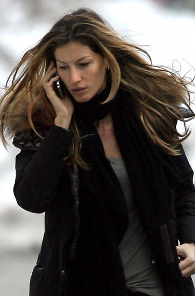 Ожидание vs реальность: как на самом деле выглядят прически звезд без укладки