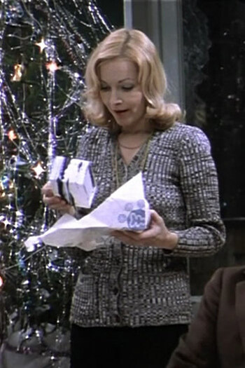 Парфюмерная ностальгия: 10 любимых духов твоей мамы