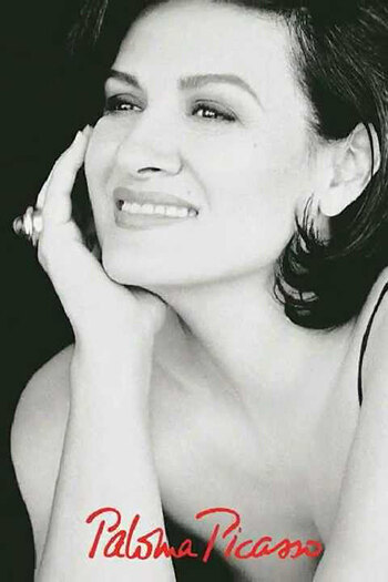 Парфюмерная ностальгия: 10 любимых духов твоей мамы