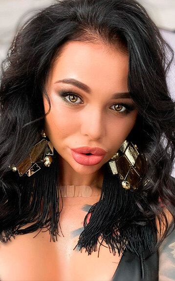 Перегнули палку: Маша Малиновская и другие звезды, неудачно увеличившие губы