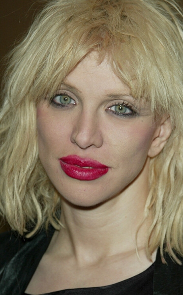 Перегнули палку: Маша Малиновская и другие звезды, неудачно увеличившие губы