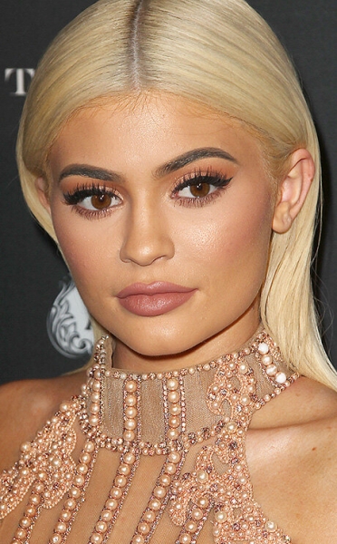 Перегнули палку: Маша Малиновская и другие звезды, неудачно увеличившие губы