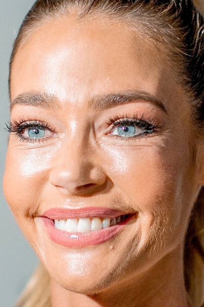 Под микроскопом: как выглядит макияж Гаги, Минаж и других звёзд вблизи