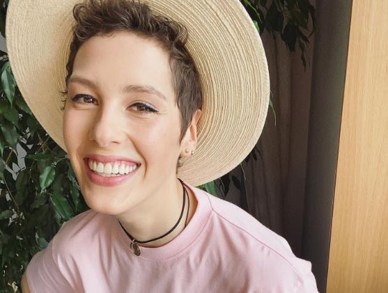 Поздравление от звезды: акция в поддержку фонда «Дети-бабочки»