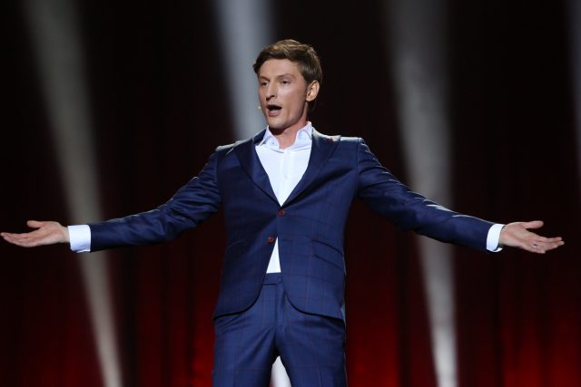 «Правильно, что Лариса вас пришпандорила»: Павел Воля о конфликте Вали Карнавал и Ларисы Долиной 