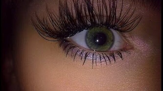 «Ресничные феи»: 15 худших наращиваний, которые мы когда-либо видели