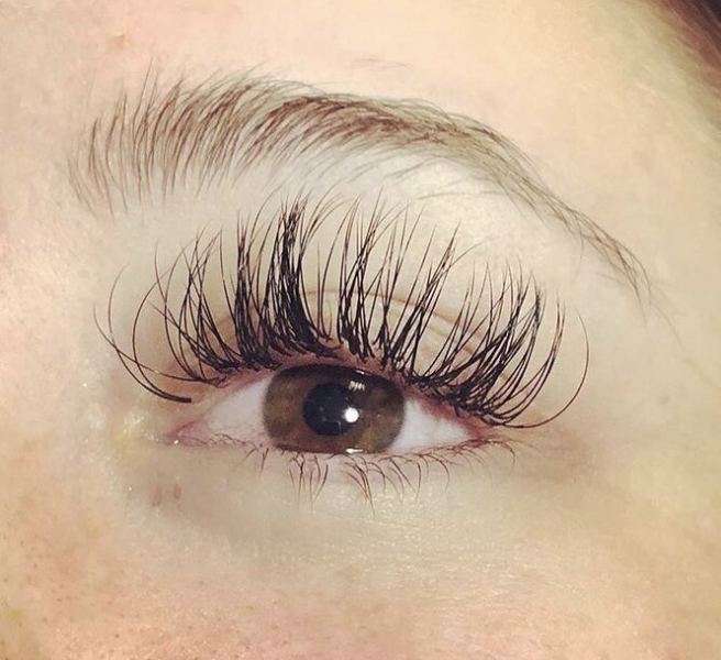 «Ресничные феи»: 15 худших наращиваний, которые мы когда-либо видели