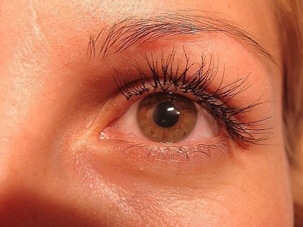 «Ресничные феи»: 15 худших наращиваний, которые мы когда-либо видели