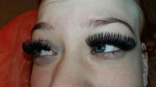 «Ресничные феи»: 15 худших наращиваний, которые мы когда-либо видели