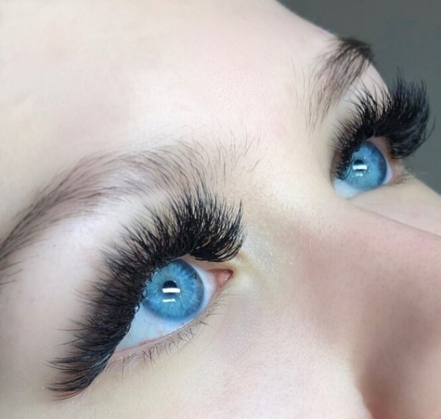 «Ресничные феи»: 15 худших наращиваний, которые мы когда-либо видели