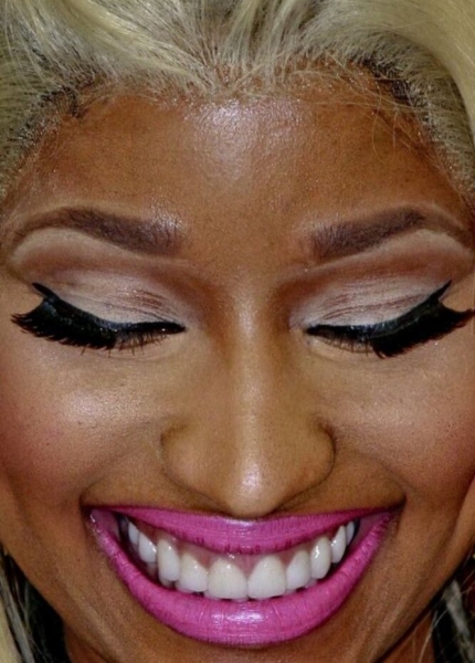 Самый неудачный макияж звезд: 15 фото вблизи — разбираем ошибки