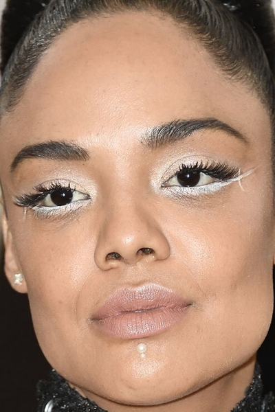 Самый неудачный макияж звезд: 15 фото вблизи — разбираем ошибки