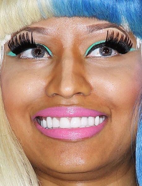 Самый неудачный макияж звезд: 15 фото вблизи — разбираем ошибки