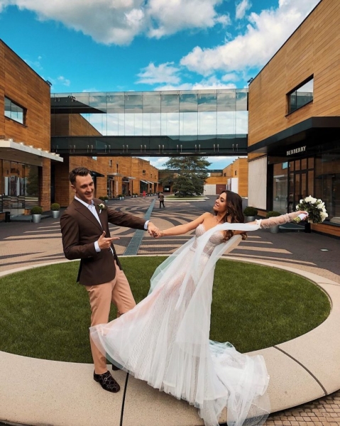 Семье Иды Галич два года: показываем, как выглядели наши звезды в день свадьбы