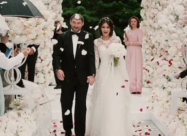 Семье Иды Галич два года: показываем, как выглядели наши звезды в день свадьбы