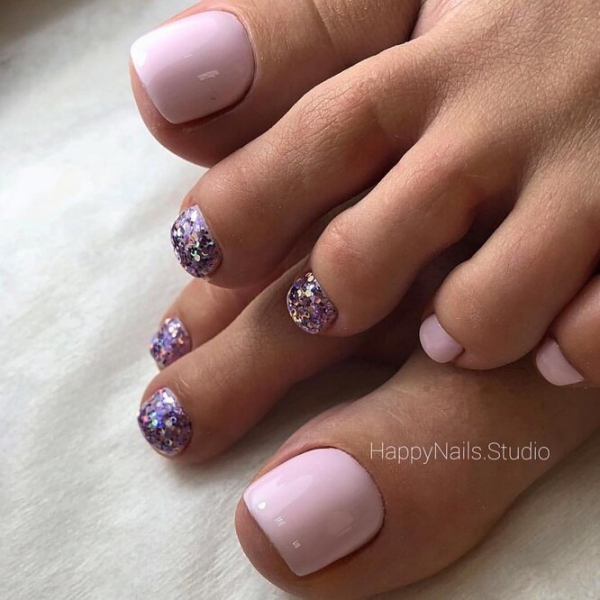 Сезон открыт! 15 идей модного педикюра на весну