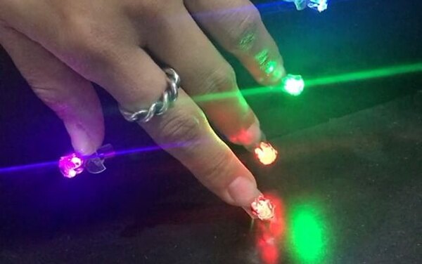 Скажи, зачем: ногти-штопор, вилка, фонарь и другие безумные идеи маникюра