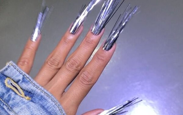 Скажи, зачем: ногти-штопор, вилка, фонарь и другие безумные идеи маникюра